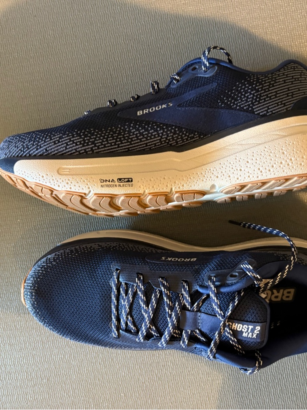 Brooks Men's Ghost Max 2 Running Shoes in Navy with White Accents - Picture 4 of 6
